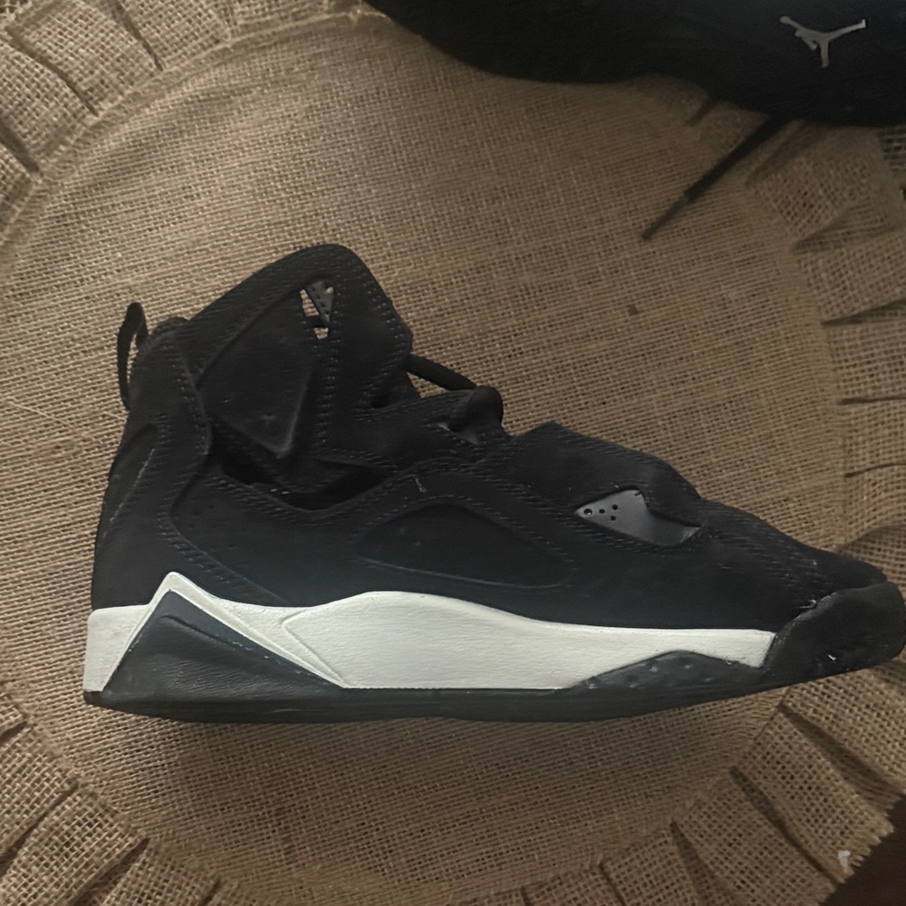 Nike Jordan True Flight Black and White Great Condition. Size 4Y - Picture 4 of 11